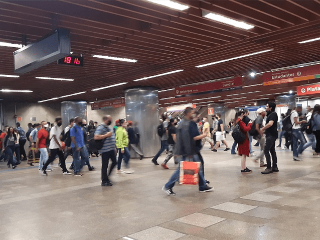 Justiça do Trabalho impede greve total de metrôs em SP Justiça do Trabalho impede greve total de metrôs em SP